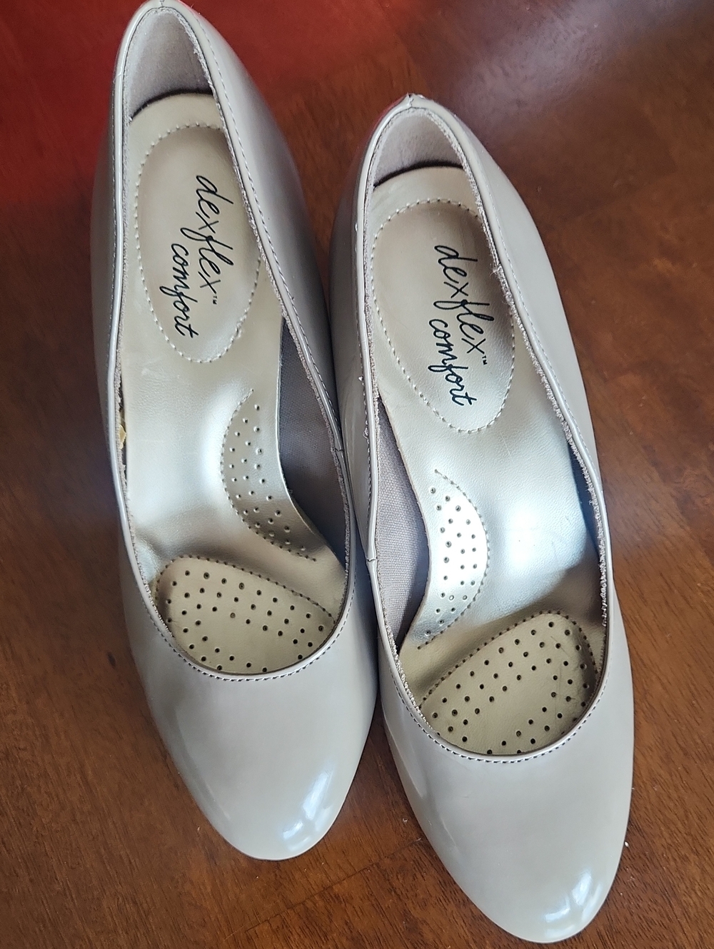 Dexflex Comfort Women's Nude Patent Slip-On Pumps